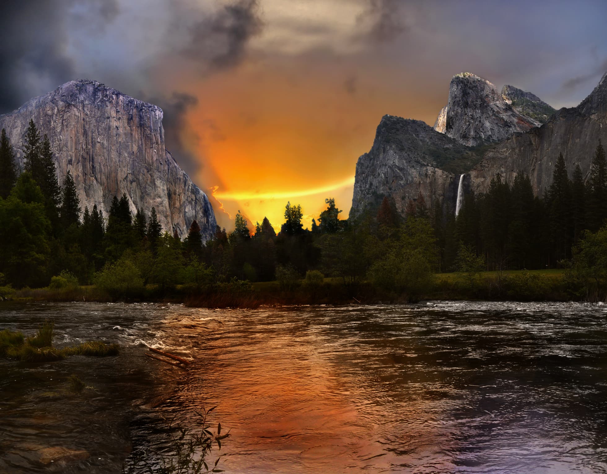 A view of Yosemite at sunset